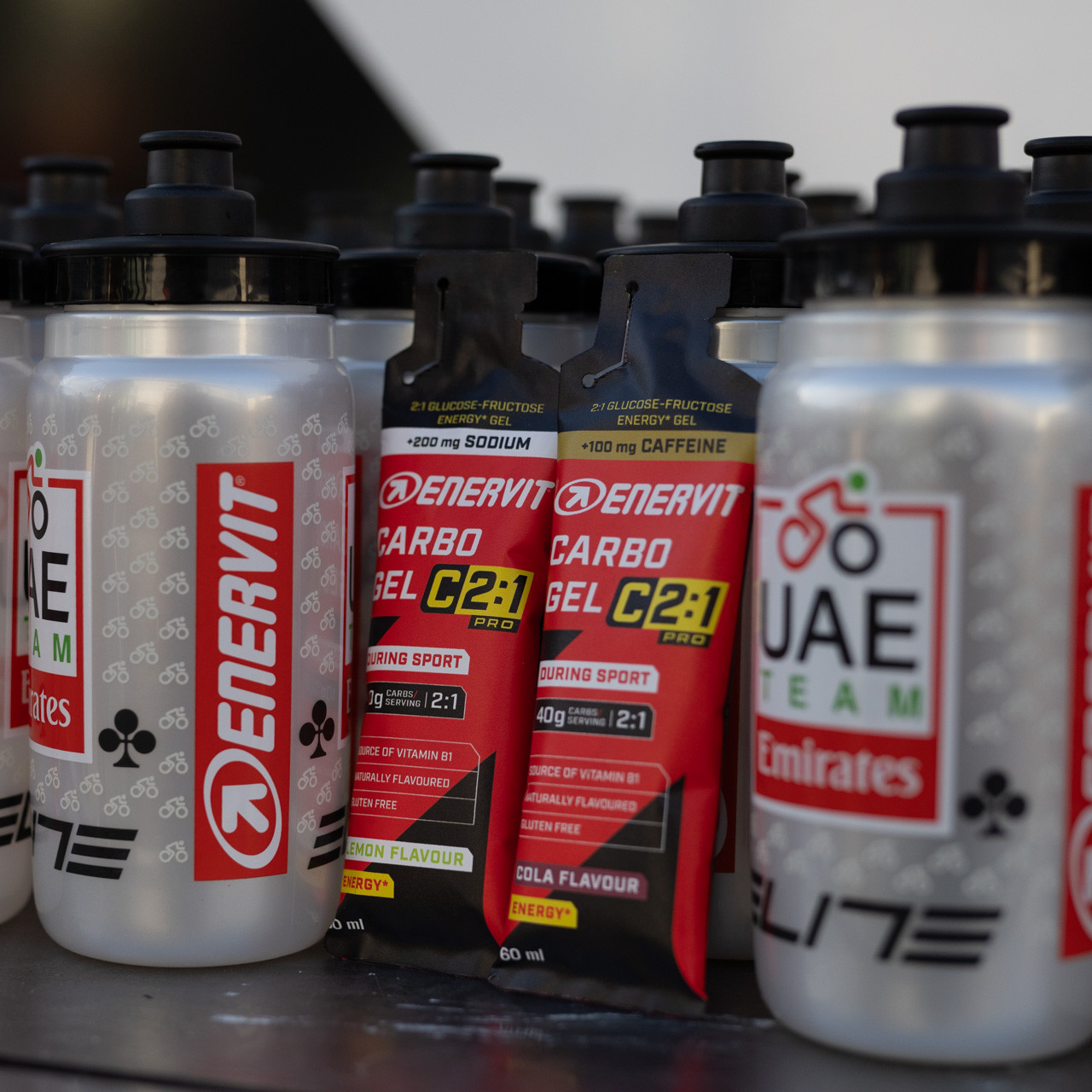 Enervit Carbo Gel i bidoni tima